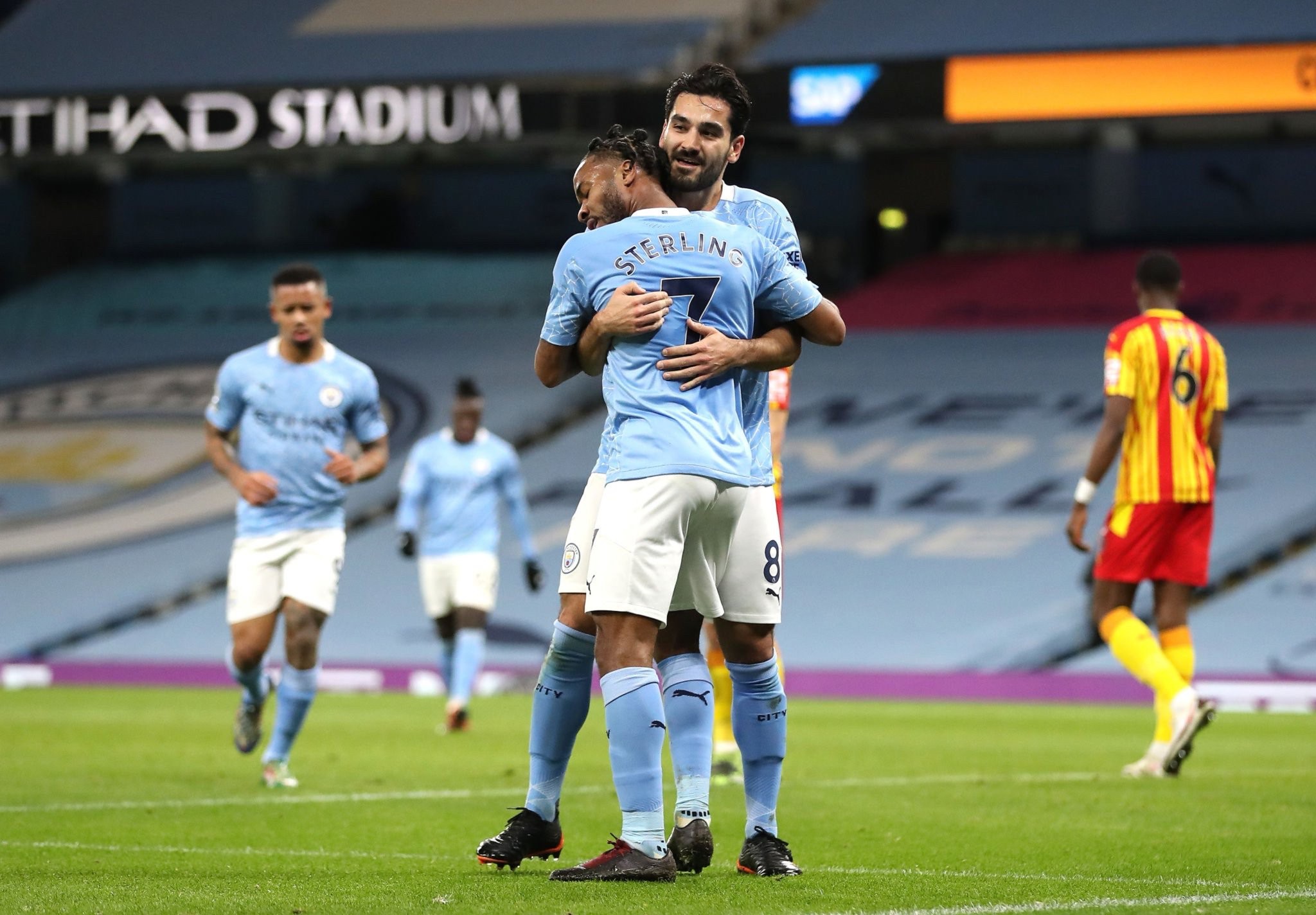 在巩固后防 在巩固后防